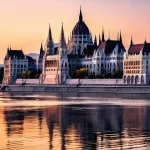 Home 15 어부의 요새 방문 팁 - **Prompt:** A breathtaking panoramic view of Fisherman's Bastion in Budapest at sunrise. The seven w...